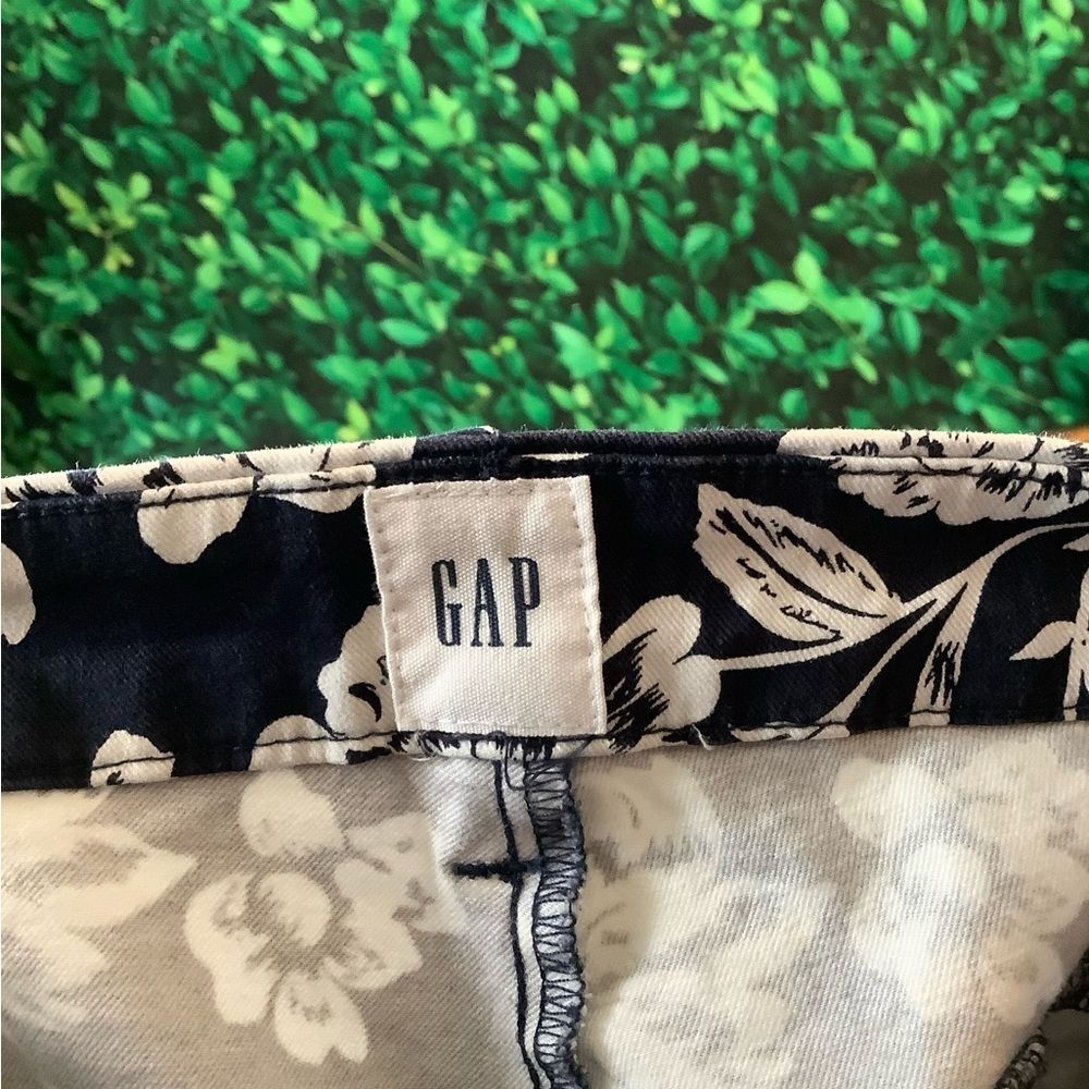 🌼 GAP Navy & White Floral Skinny Ankle Pants – Size 8 - Picture 4 of 5
